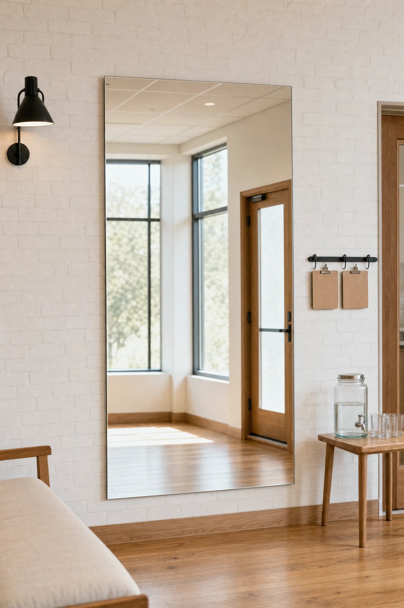 Claris CANZO STUDIO plain wall mirror in a medical office waiting area, Studio Line