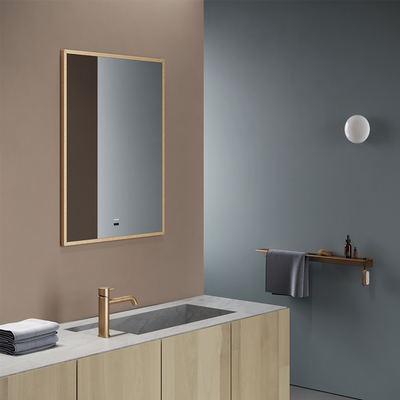 Close-up of ORO Light mirror’s elegant gold frame finish