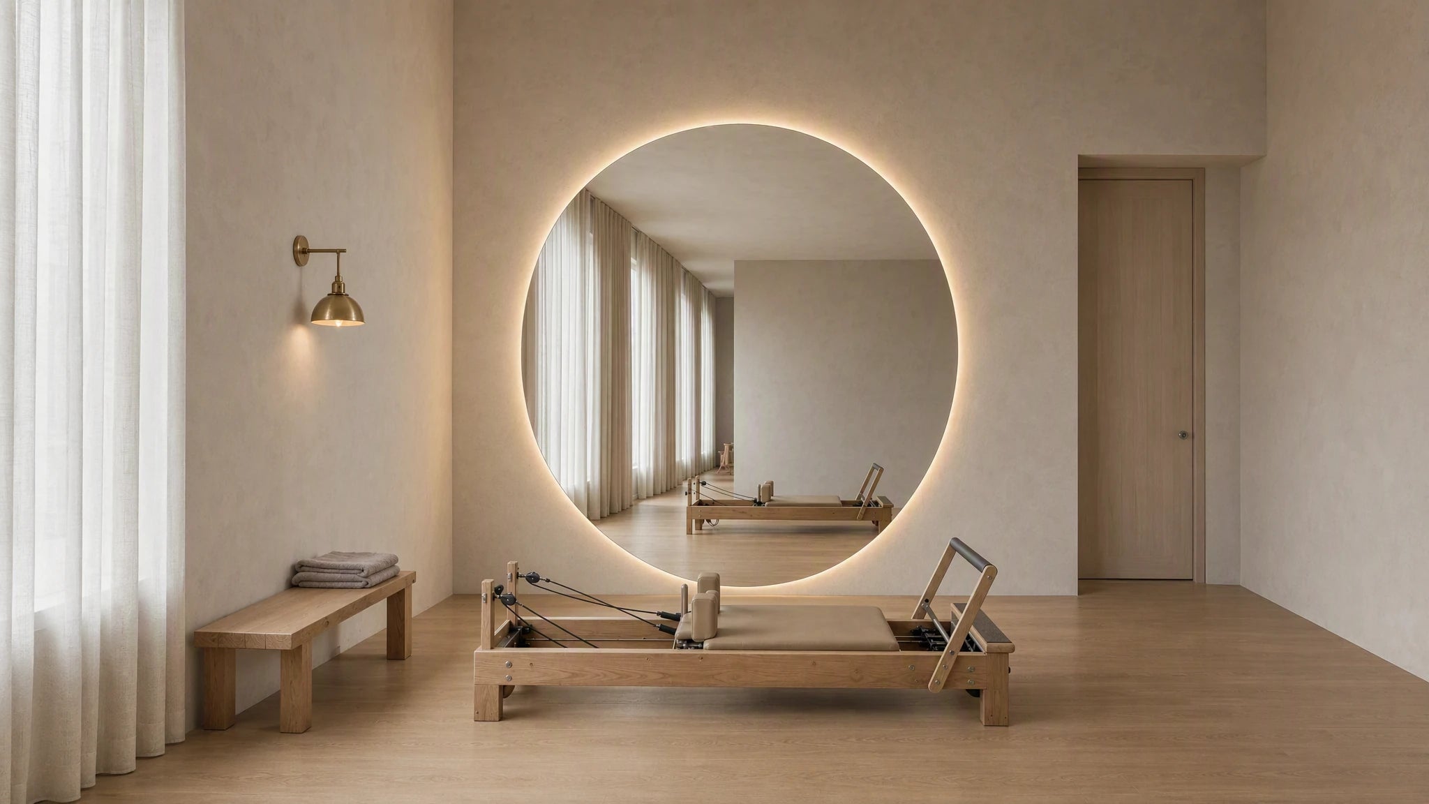 Claris COMO STUDIO round mirror in a studio interior, wide view, Studio Line