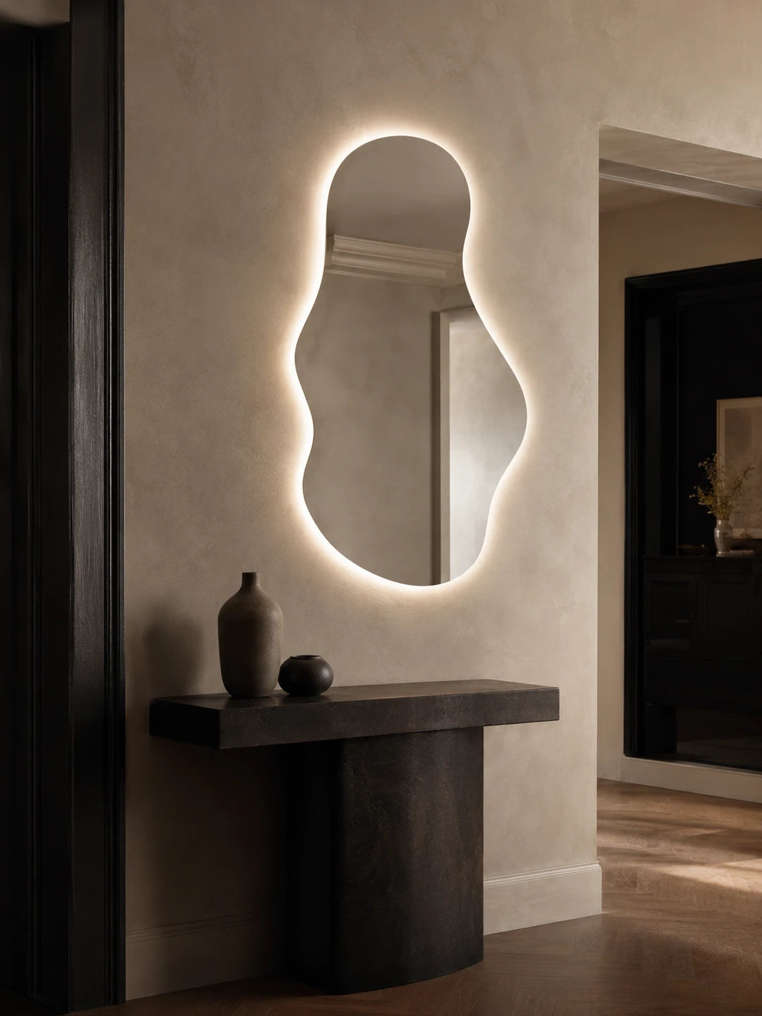 EMIRA mirror in a home-living interior, portrait view, Art Collection. Claris Company.