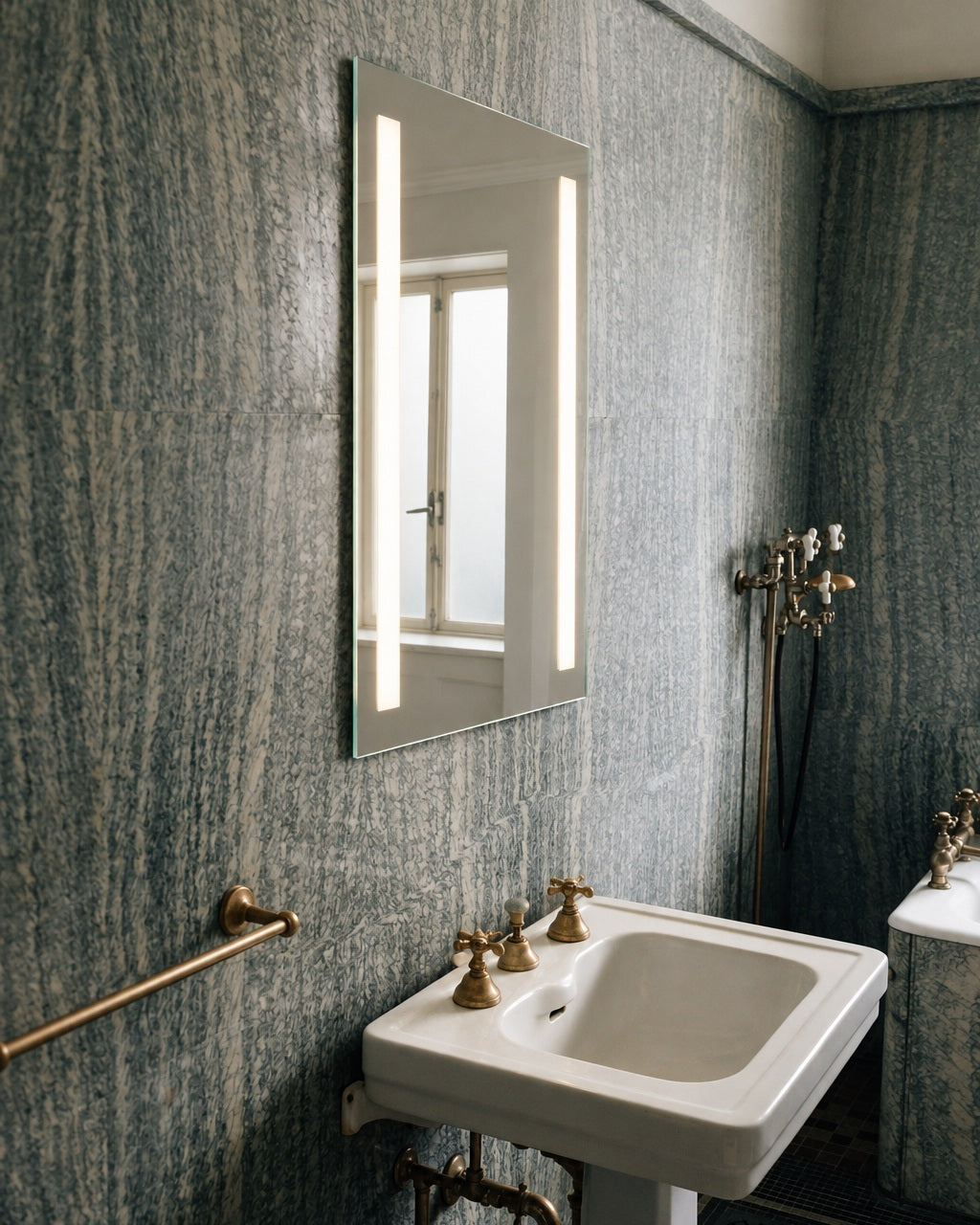 Claris LUGO LED mirror on green veined marble, pedestal basin