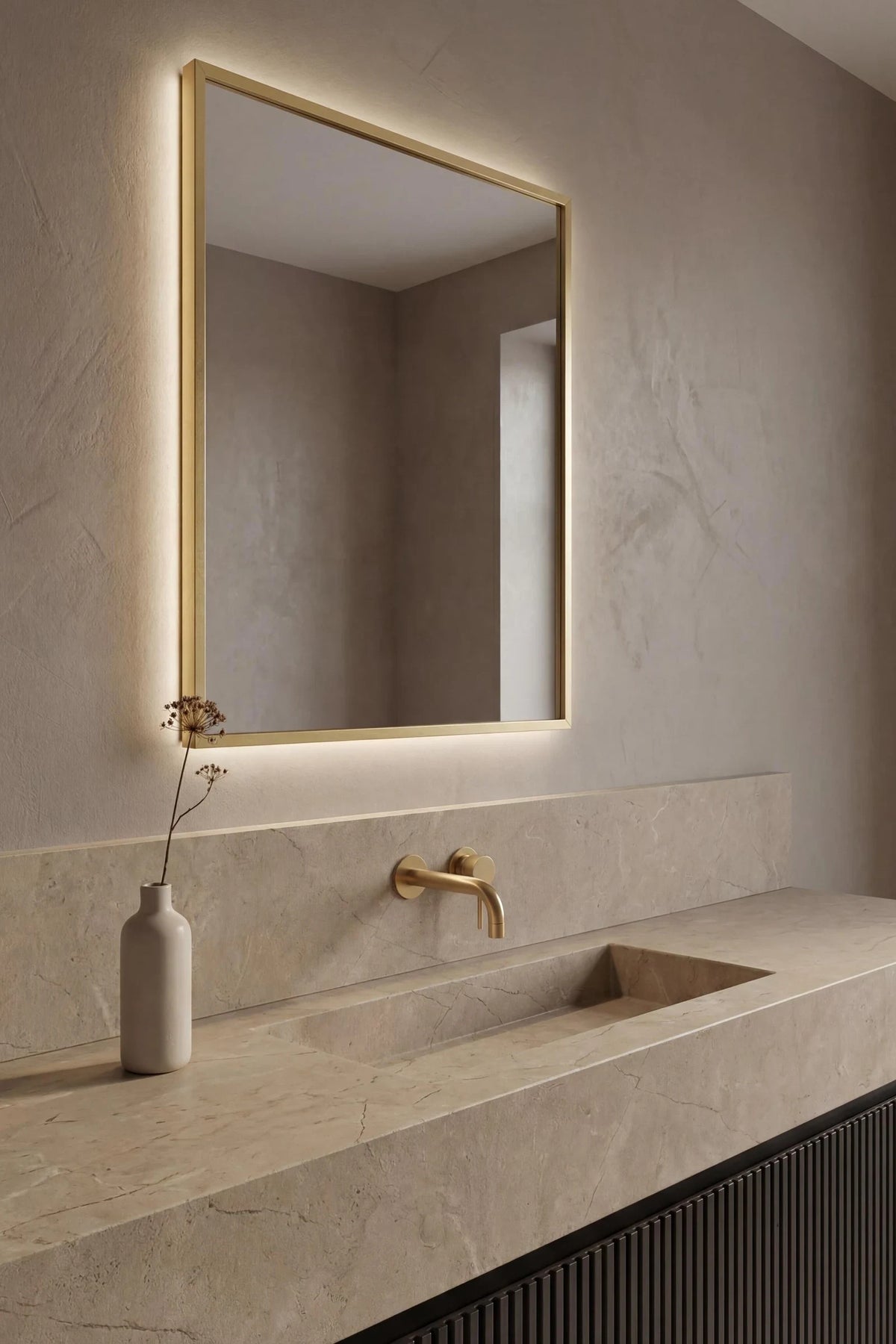 ORO LIGHT mirror in a bathroom, portrait view, Elegance Collection. Claris Company.