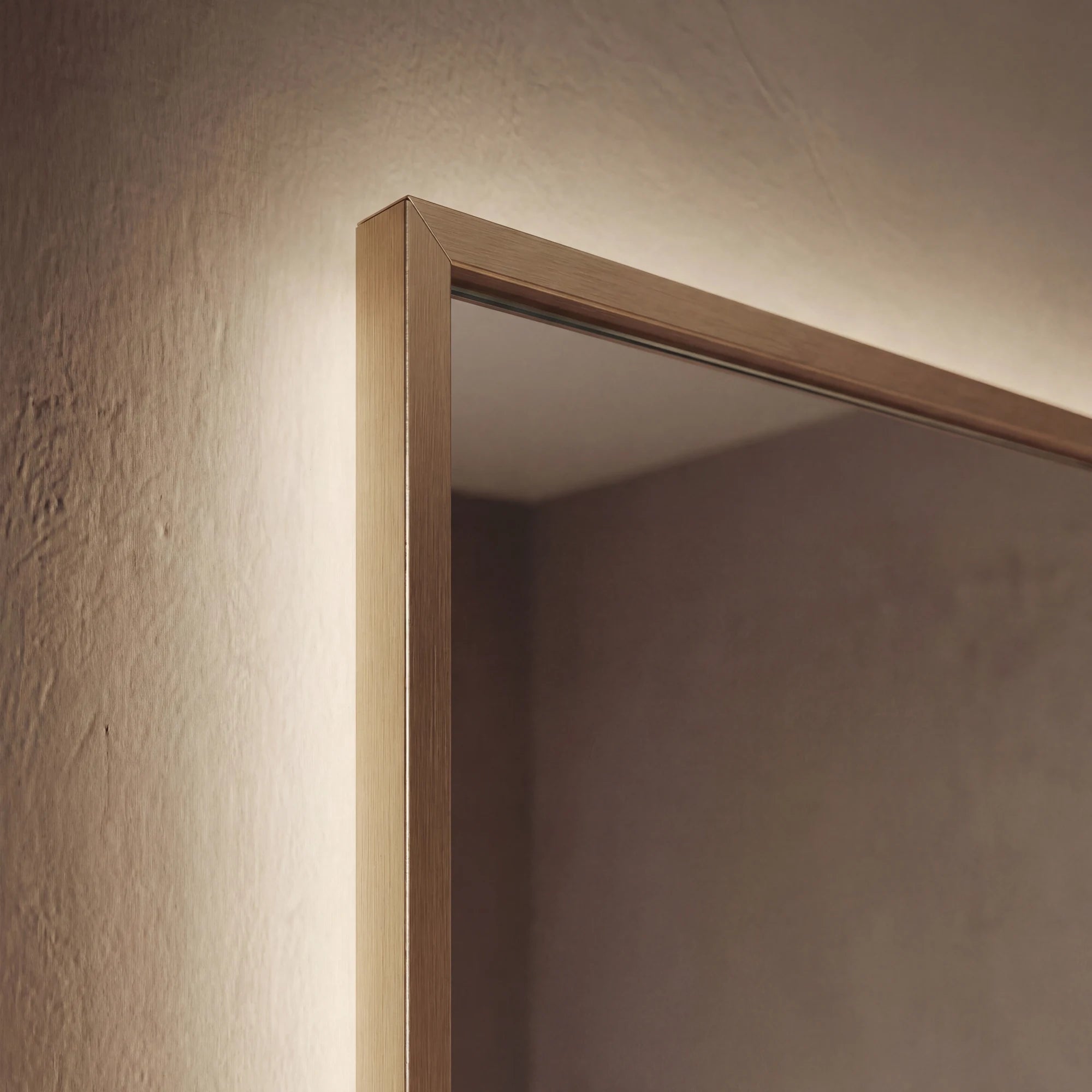 ORO LIGHT mirror in a bathroom, Elegance Collection. Claris Company.